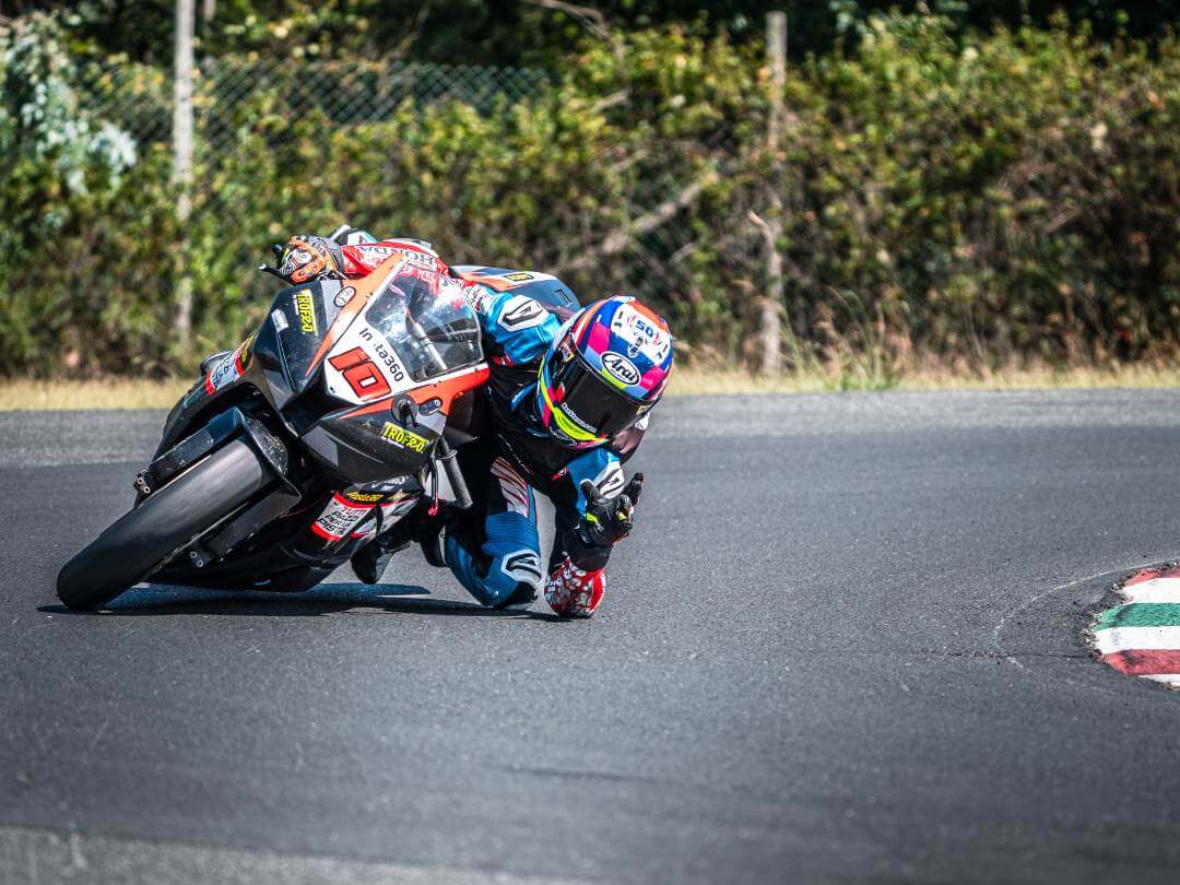 corsi guida moto su pista autodromo di vallelunga